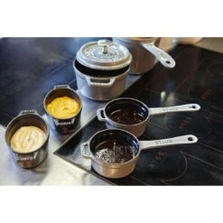 Staub Cazo 10 Cm, Hierro Fundido, Gris Grafito 10 Staub Cazo 10 Cm, Hierro Fundido, Gris Grafito -Staub Verkoop 000011427