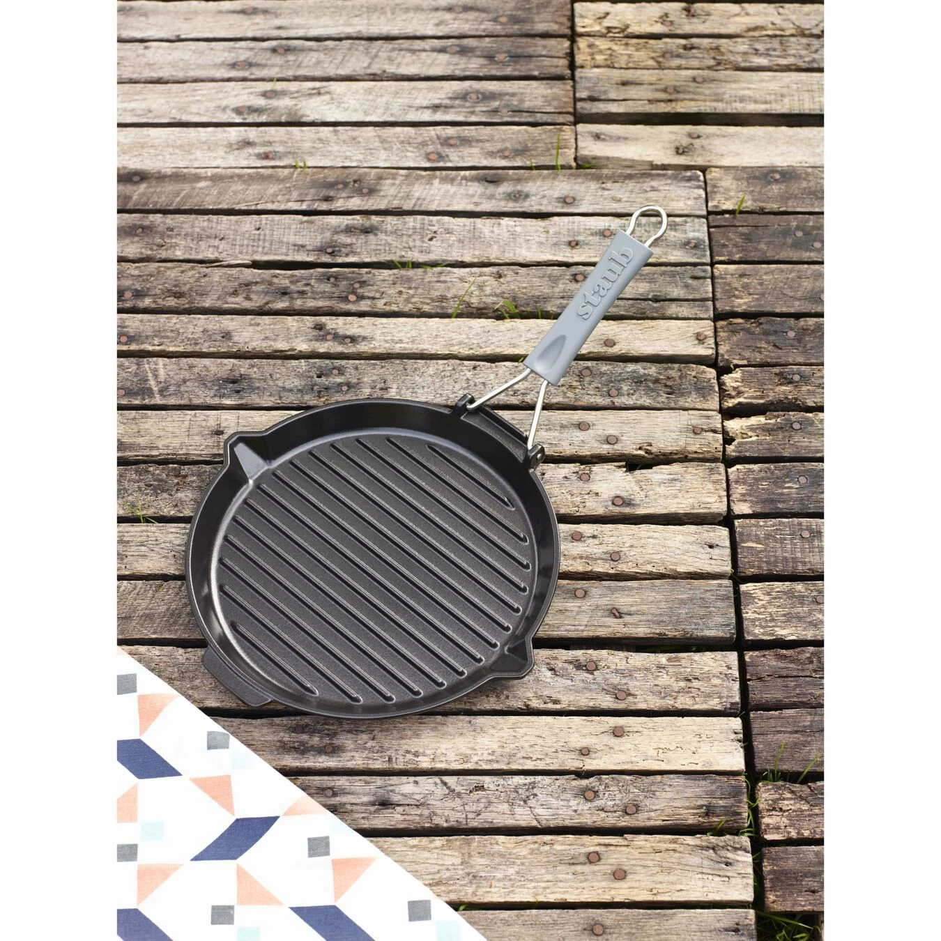 Staub Grill Con Vertedor 28 Cm, Hierro Fundido, Negro 6 Staub Grill Con Vertedor 28 Cm, Hierro Fundido, Negro - Imagen 4
